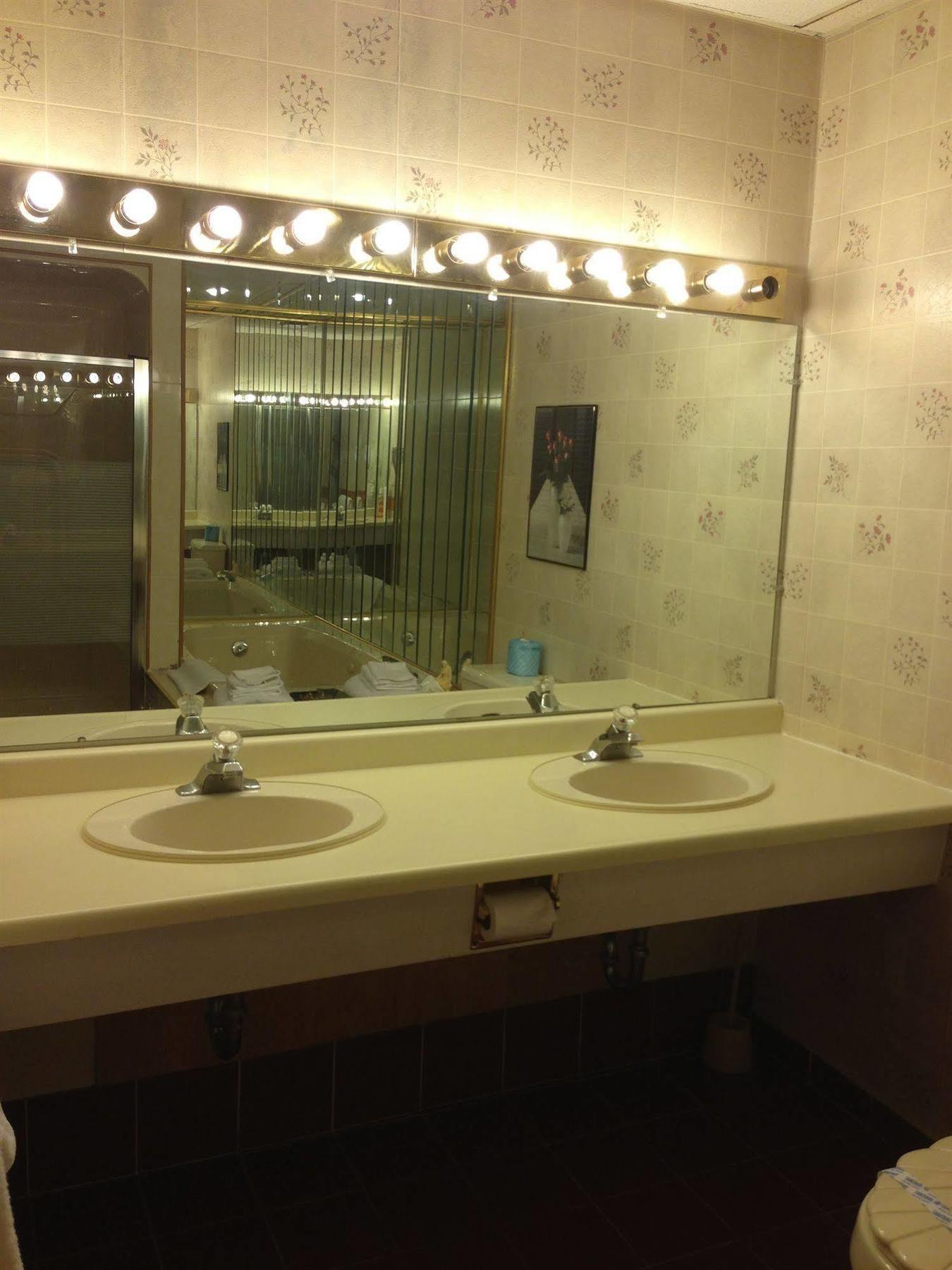 Niagara Parkway Court Motel מראה חיצוני תמונה