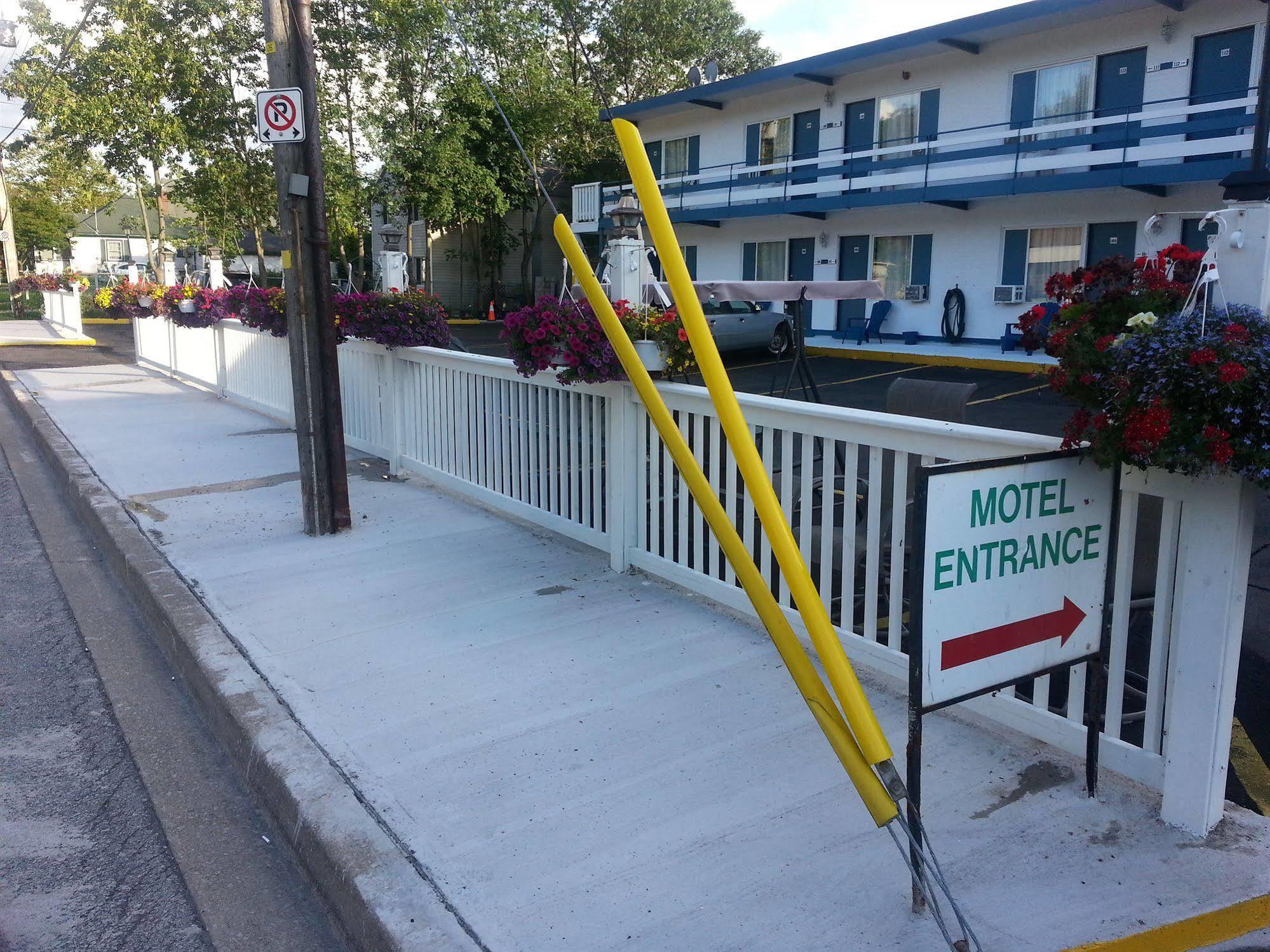 Niagara Parkway Court Motel מראה חיצוני תמונה